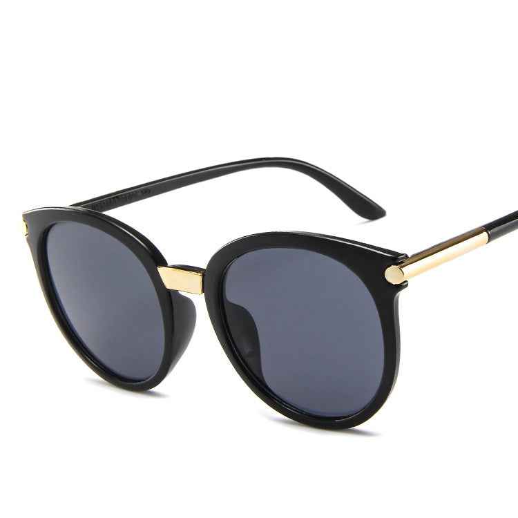 Bunte Retro-Sonnenbrille für eine farbenfrohe Persönlichkeit