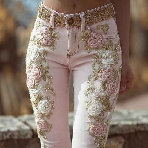 Damen Vintage Jeans mit Rosenstickerei - Elegante rosa kreative Kunst-Jeans