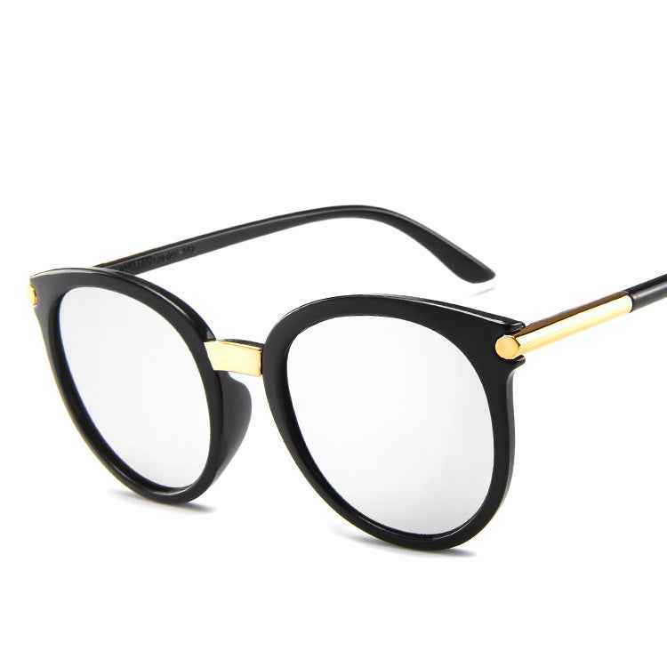 Bunte Retro-Sonnenbrille für eine farbenfrohe Persönlichkeit
