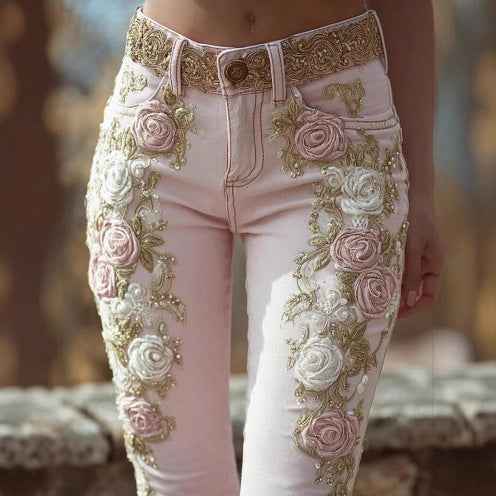 Damen Vintage Jeans mit Rosenstickerei - Elegante rosa kreative Kunst-Jeans